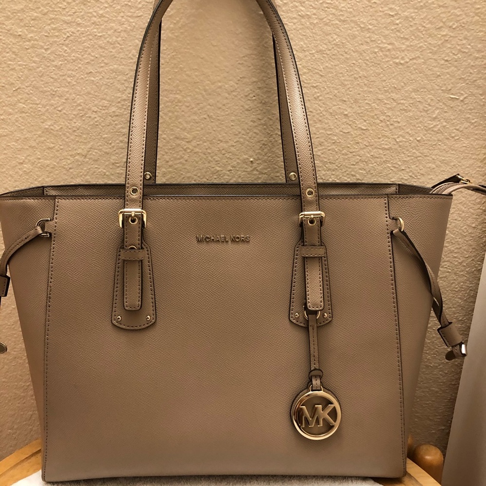 Michael Kors Voyager Large Tote